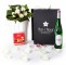 Caja regalo 6 rosas blancas + Nestlé + Durex + vino blanco_caja-pequeña-negra-+-6-blancas-+-bombones-+-blanco-+-velas