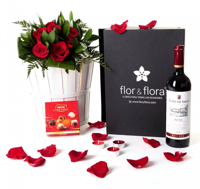 Caja regalo 6 rosas rojas + Nestlé + vino Rioja_caja-pequeña-negra-+-6-rojas-+-bombones-+-tinto-+-velas